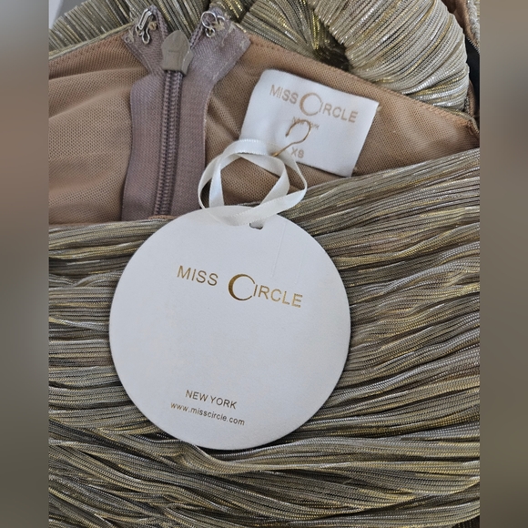 NEW Miss Circle Gold Ruched Maxi Dress - Picture 6 of 10